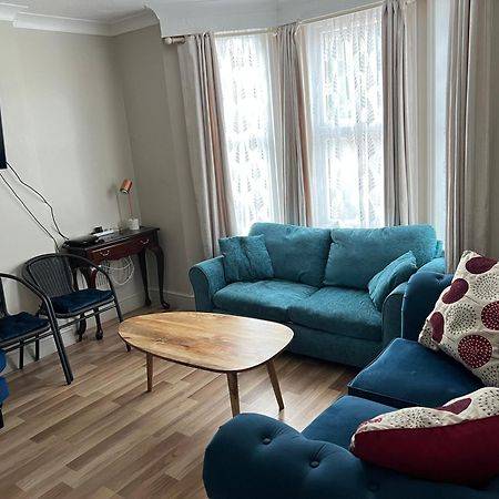 Relaxing Home - 7-10Min To Bournemouth Sandy Beach By Car - Private Garden, Parking And Spa Eksteriør bilde