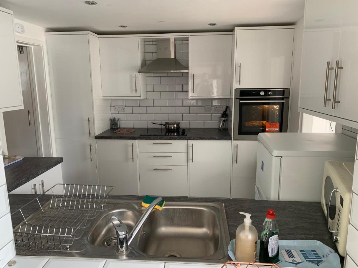Relaxing Home - 7-10Min To Bournemouth Sandy Beach By Car - Private Garden, Parking And Spa Eksteriør bilde